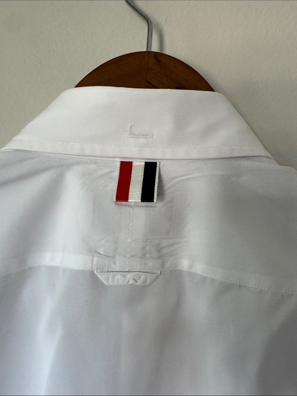 Thom Browne White Long-Sleeve Cotton Dress Shirt with Red Inner Placket Accent - Picture 4 of 6